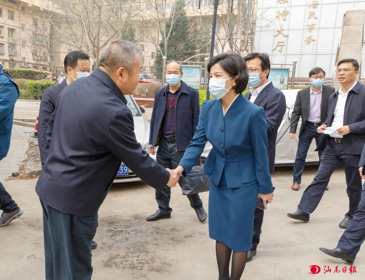 我市组团赴京看望慰问彭士禄同志亲属